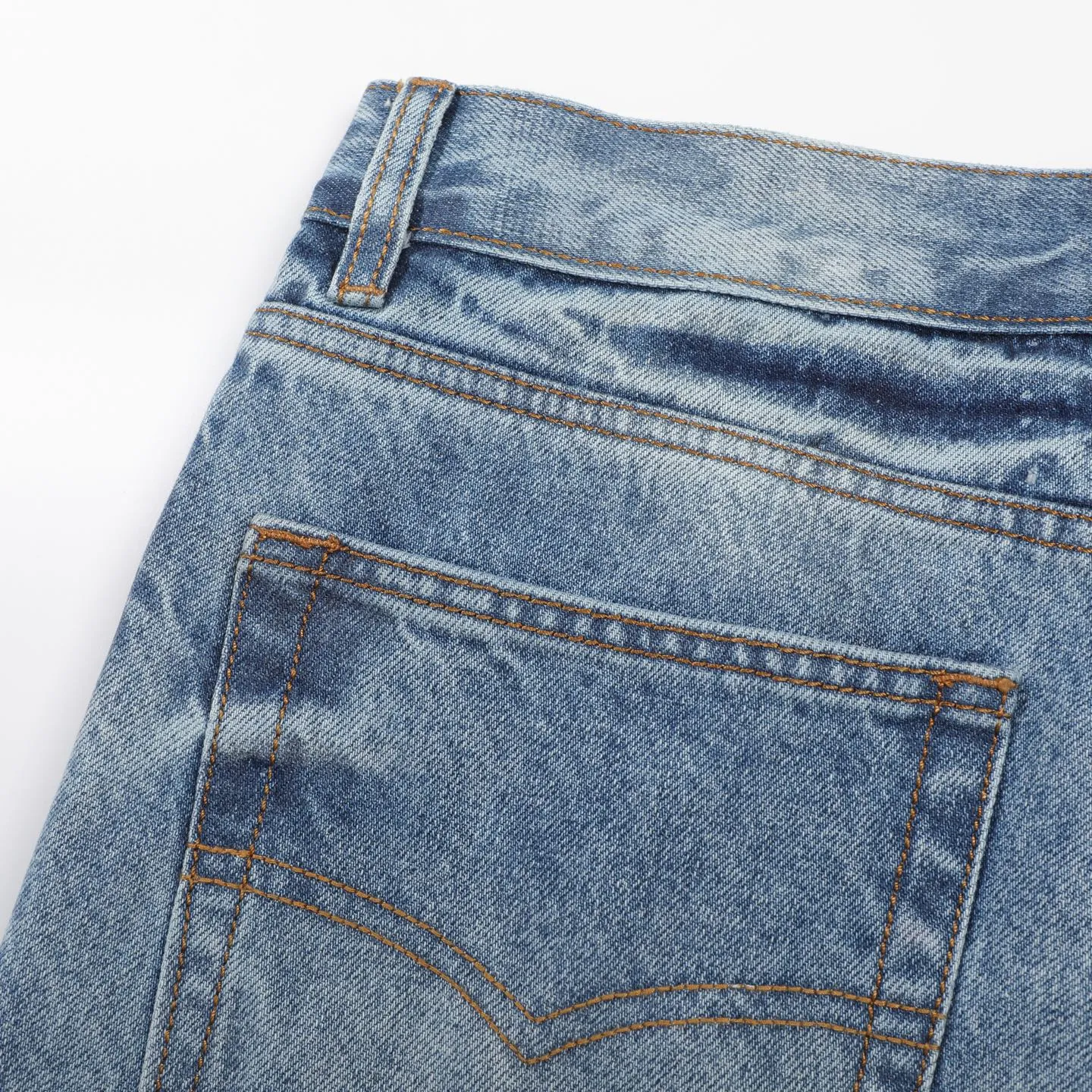 P270 Chrome Hearts CH Cross embroidered distressed jeans Top ceiling quality 100% version correct version is coming!  Believe me this must be the best quality you will ever come across! ! Excellent value for money! !  Styles with different washes and textures are very friendly to people with thin legs and thick legs. The straight version is very flattering to the shape of the legs. The moderate length is timeless and easy to match. It is the basis of various styles and a must-have in the wardrobe! ! Add a little stacking to easily control this year's popular clean fit fabric. The fabric is stiff but the upper body is soft without losing texture. The sides and cuffs of some styles have a bone-wash effect. It's really hard not to love it! The outfit effect is immediate! ✅Correctly customize the Croxin metal leather label on the back panel. It is not sold directly with the cross on the finished jeans. 1:1 copying strives for excellence and the details are perfectly grasped. ✅The cross leather label is clear and smooth. Exquisite turning top craftsmanship. ✅Buttons, zippers and hardware are all customized versions of the Croxin LOGO. ✅High-cost washing process. Size: 28 30 32 34 36 (5 sizes)